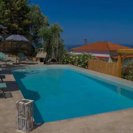 Aqua Haven Seaside Relaxation Poolside Luxury Holiday home *