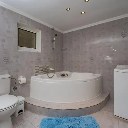 Aqua Haven Seaside Relaxation Poolside Luxury Holiday home *