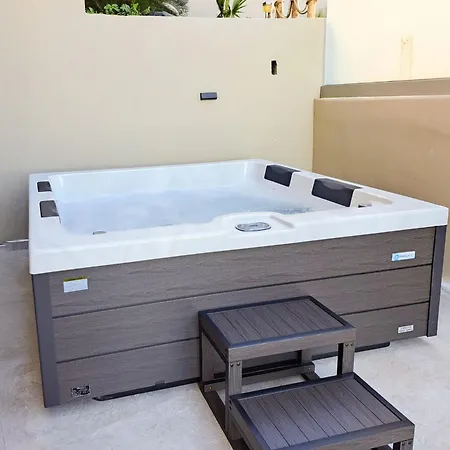 Aqua Haven Seaside Relaxation Poolside Luxury 度假居